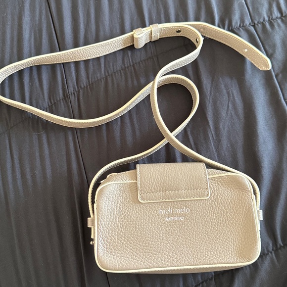 Crossbody Bag- Adjustable strap - Picture 6 of 8